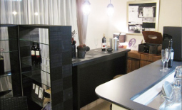 JAZZを聴きながらバーカウンターで楽しむ