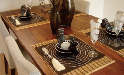 ウォールナット材とダークブラウン