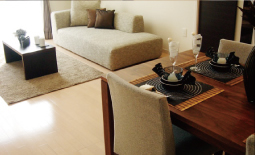 ウォールナット材とダークブラウン