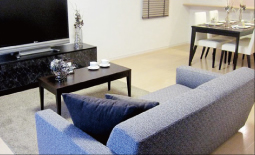 ブラック色のTVボードを中心に